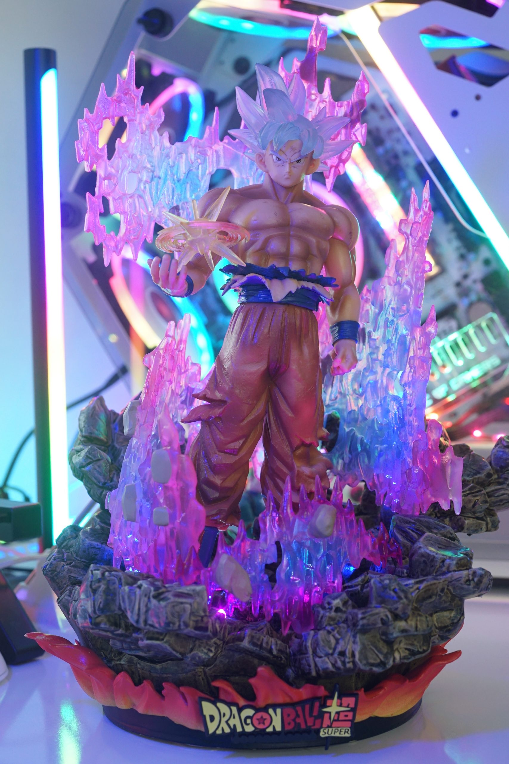 Bạn yêu thích Mô hình đúng không? Bạn cũng là fan hâm mộ của Goku và bản năng vô cực của anh ấy phải không? Hãy xem ngay hình ảnh này để chiêm ngưỡng bức tượng Songoku với bản năng vô cực được tái hiện chân thật trong mô hình.