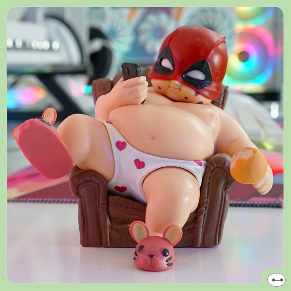 MÔ HÌNH DEADPOOL BÉO SOFA CHIBI 12CM