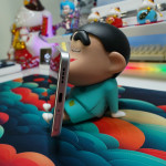 MÔ HÌNH SHIN BÚT CHÌ ĐỒ NGỦ KIÊM ĐẾ KÊ ĐIỆN THOẠI 12CM